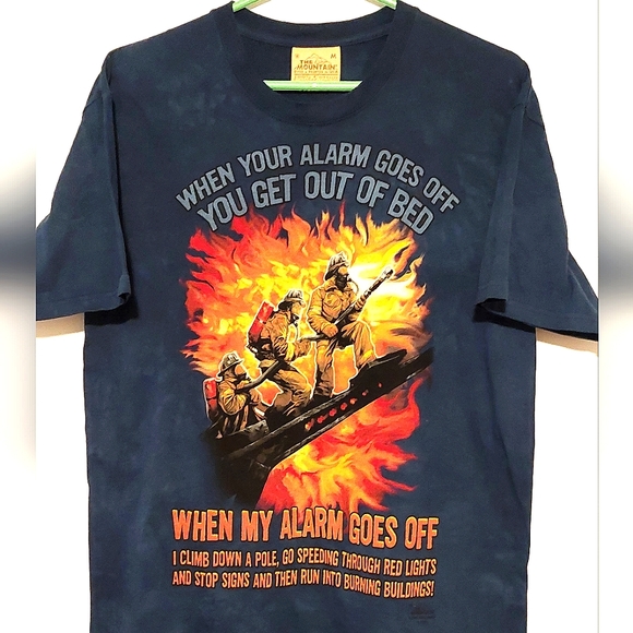 2006 The Mountain Men's Blue Firefighter Short Sleeved Graphic T-shirt EUC Sz M - Picture 2 of 5